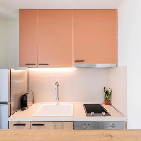 Apartahotel 9 Doors Peraía