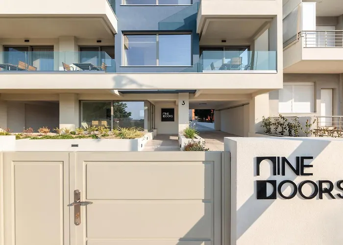 Ξενοδοχείο με διαμερίσματα 9 Doors 4*