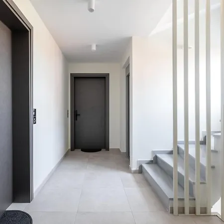 9 Doors Aparthotel
