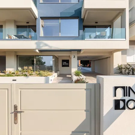 Aparthotel 9 Doors 4*