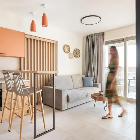 9 Doors Aparthotel