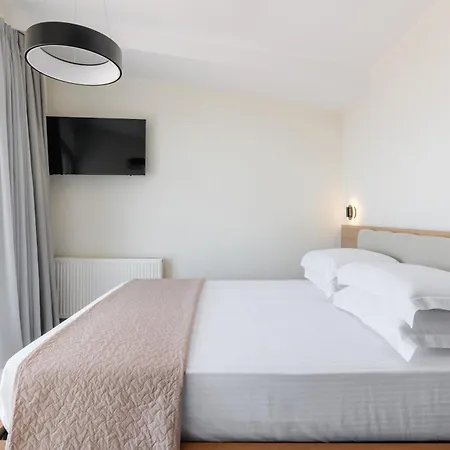 Aparthotel 9 Doors Peraía