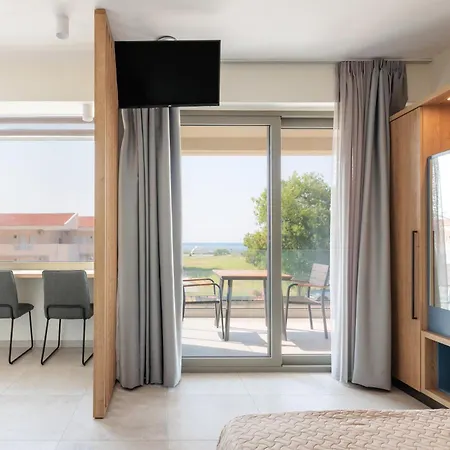 9 Doors Aparthotel Peraía