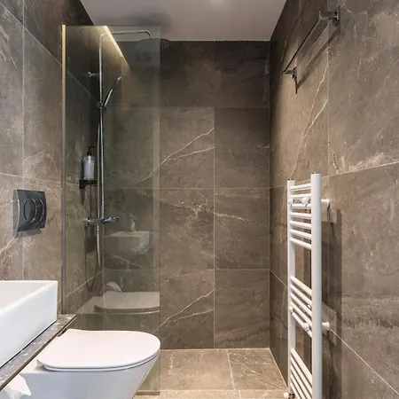 9 Doors Aparthotel 4*