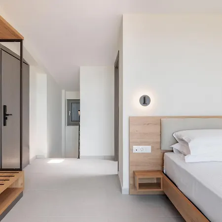 9 Doors Aparthotel 4*