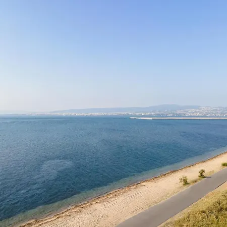 9 Doors Apart Otel Peraía