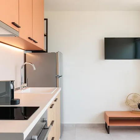 9 Doors Apart Otel 4*