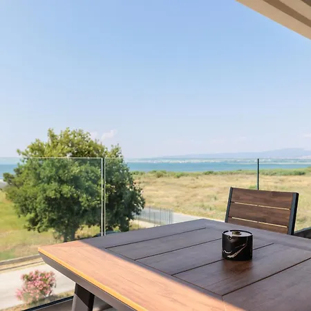 9 Doors Apart Otel Peraía