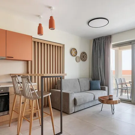 9 Doors Apart Otel Peraía