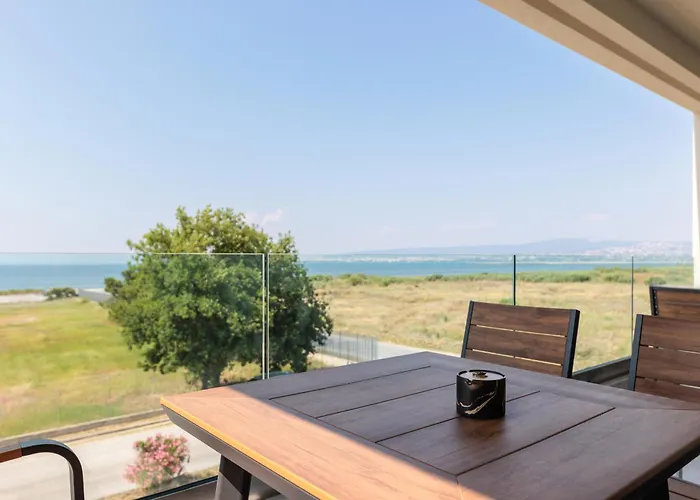 9 Doors アパートホテル Peraía